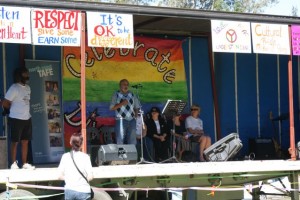 Bob Smith Bob Smith guuyaritiyn Dhanggati. Nuu guuyan: Marrungga barriya dhitiyndha! Bob Smith speaking in Dhanggati. He said: Be well in this place! Harmony Day Kempsey TAFE 2011